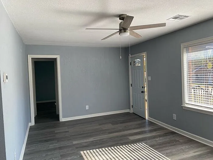 2 bed, 1.0 bath, 850 sqft, $995 — Photo 2