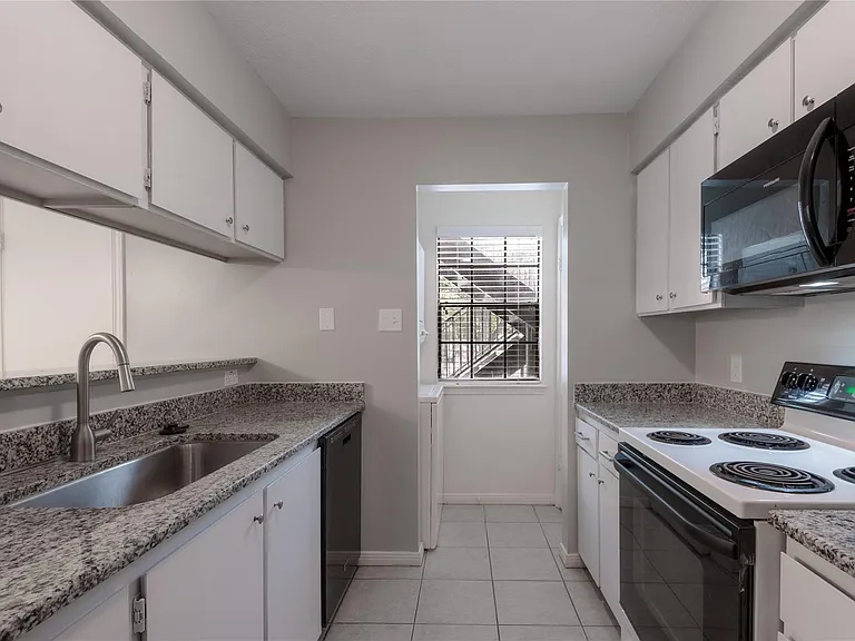 2401 Sycamore Ave #C2 — Photo 12