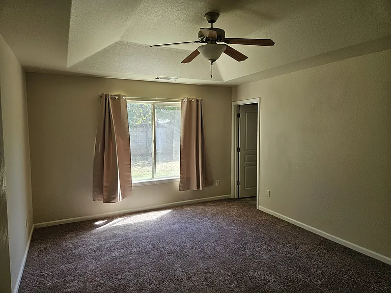 1033 Monterra Ln — Photo 9