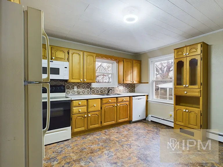 581 S Yale St — Photo 5