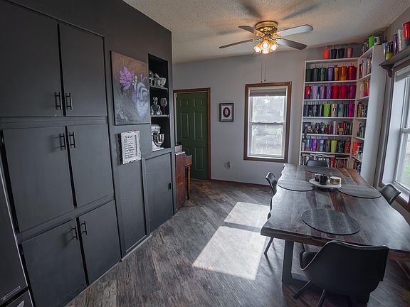 5th image of 207 S Oaks Ave