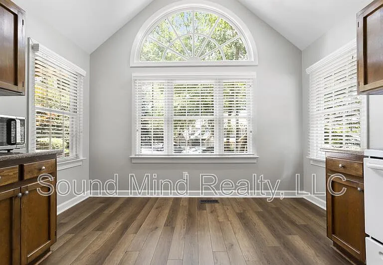 112 Lomond Ln — Photo 6