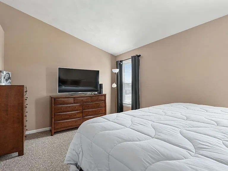386 Amphitheater Dr — Photo 29