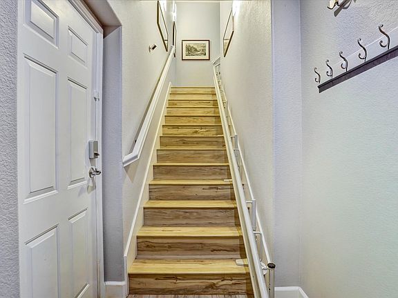 5th image of 2811 Quarryhill Ave Unit 4