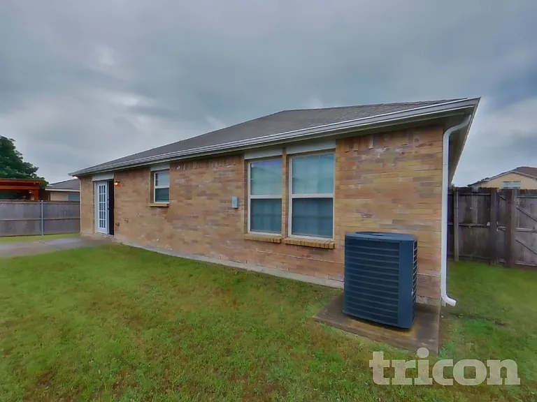 1326 Foster St — Photo 15