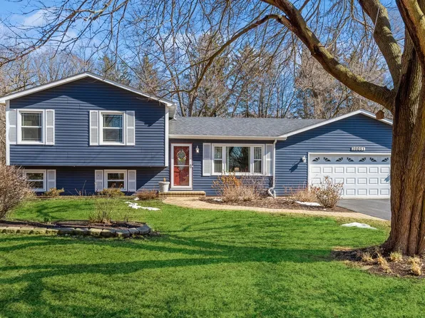 39051 N Balboa Dr, Lake Villa, IL 60046