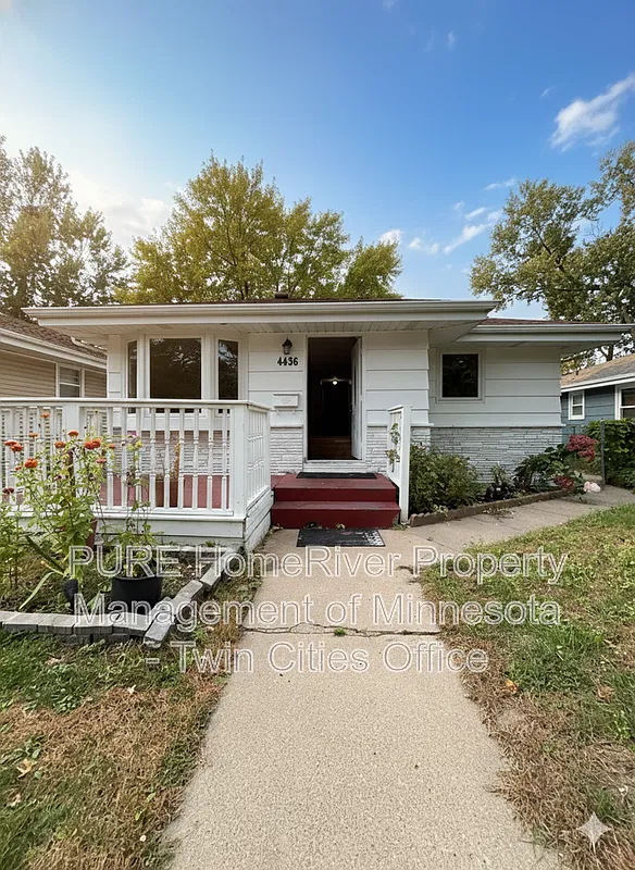 3 bed, 1.0 bath, 1348 sqft, $2,055 — Photo 1
