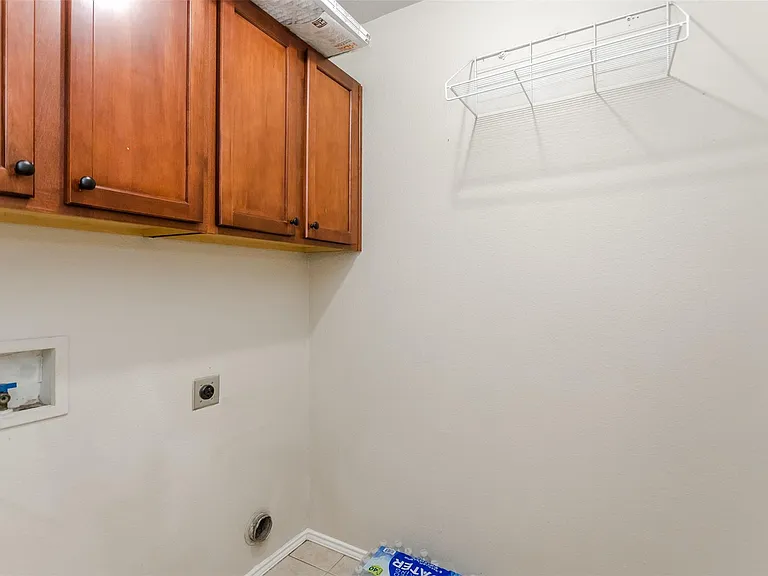 1017 Caleb St — Photo 17