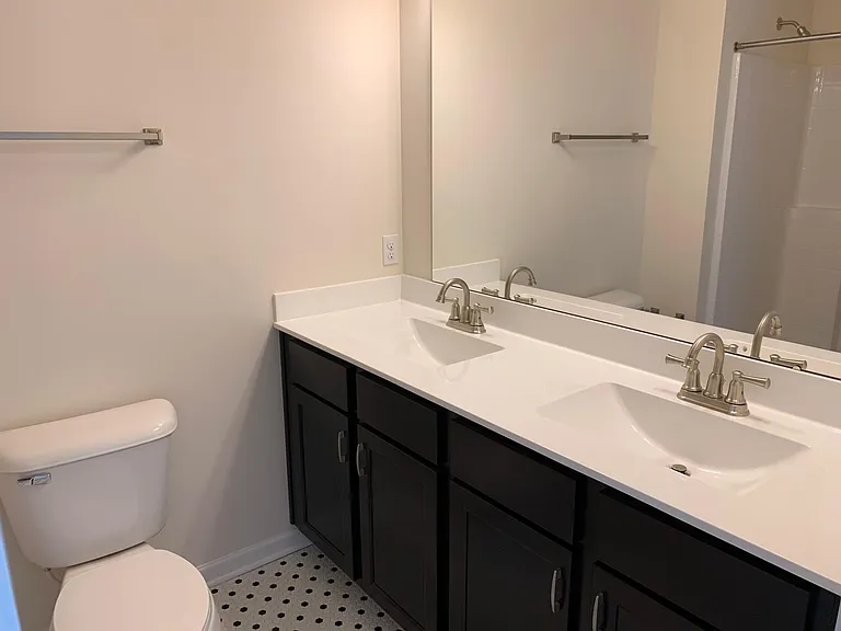 300 Old Mill Rd — Photo 5