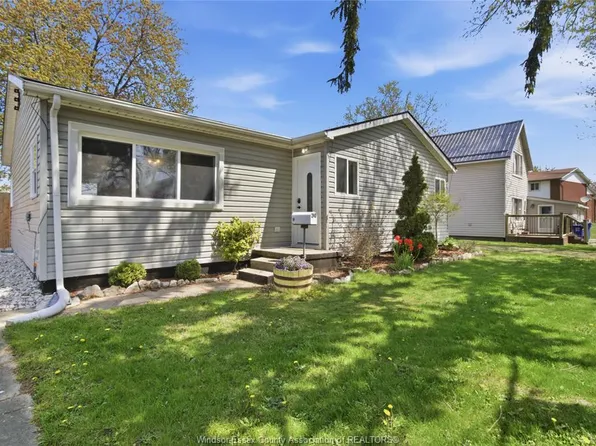 240 Lakeview Ave, Kingsville, ON N9Y 1N9