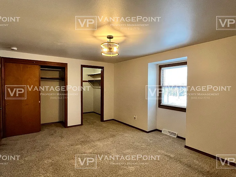 471 Taft St — Photo 4