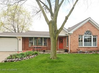 891 Beechwood Rd, Buffalo Grove, IL 60089
