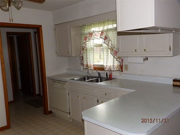 3rd image of 411 Roosevelt Dr