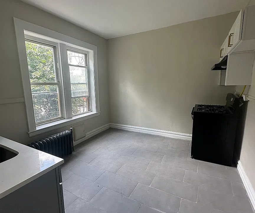 2nd image of 2 W Alpine St APT 10