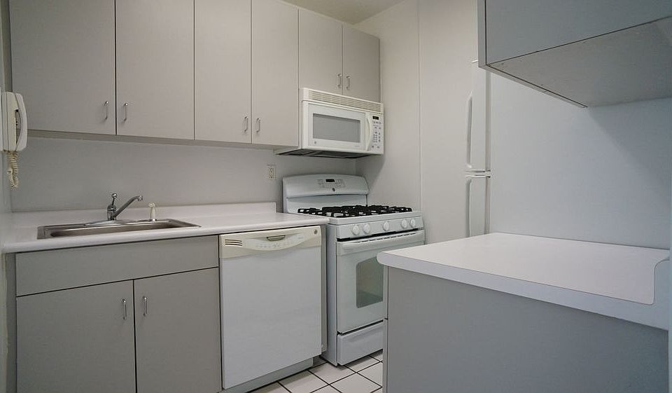 1st image of 400 E 54th St APT 3E