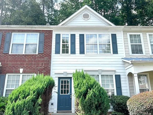 895 Redwood Dr — Photo 1