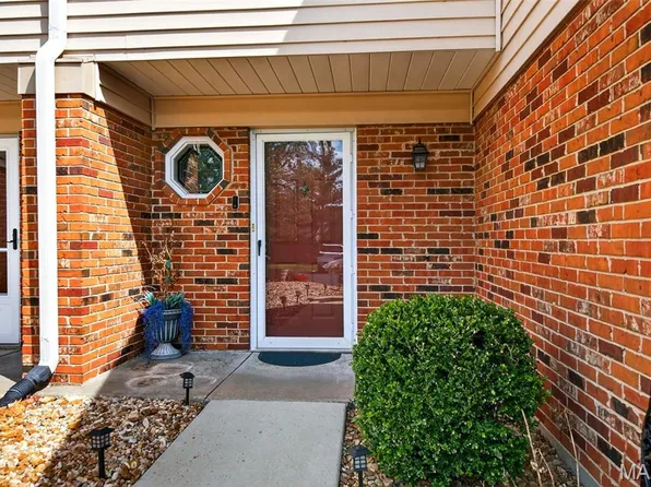 1306 Tahoe Valley Ct, Ballwin, MO 63021