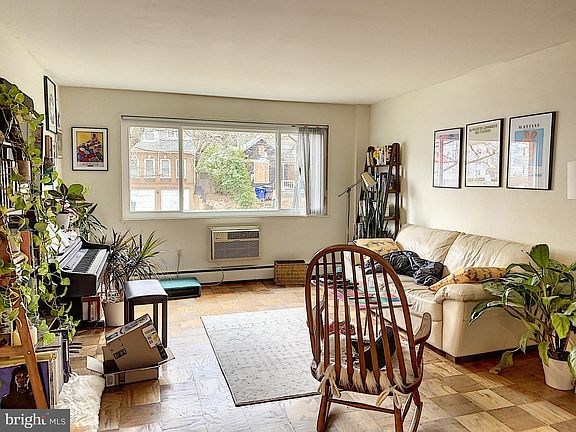 3rd image of 1601 19th St N APT 203