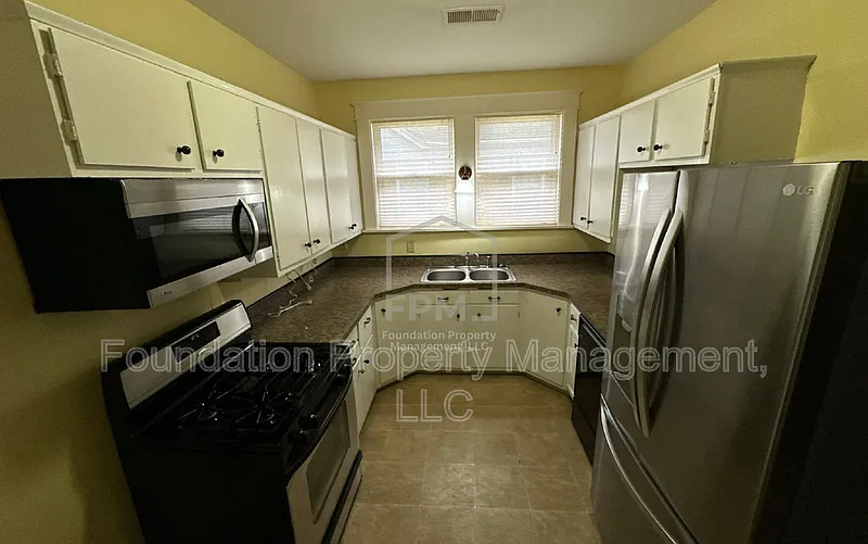 2 bed, 1.5 bath, 1426 sqft, $1,495 — Photo 3