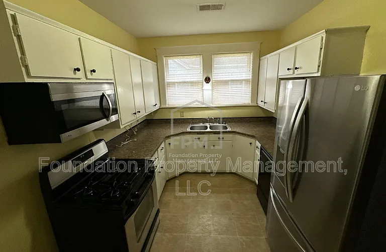954 Sheridan St — Photo 4