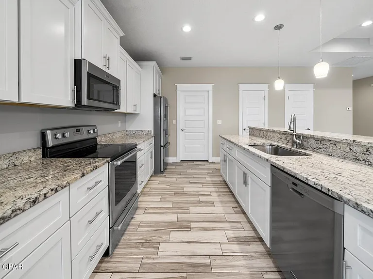 305 Evergreen St — Photo 9