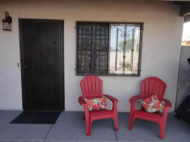 520 S Cherry Ave — Photo 3