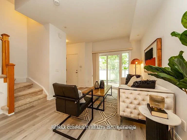 315 Village Green Sq #Townhouse 51 — Photo 3
