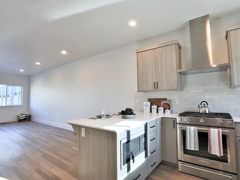 Carlsbad Crossing Townhomes - Attached Garage! — Photo 30