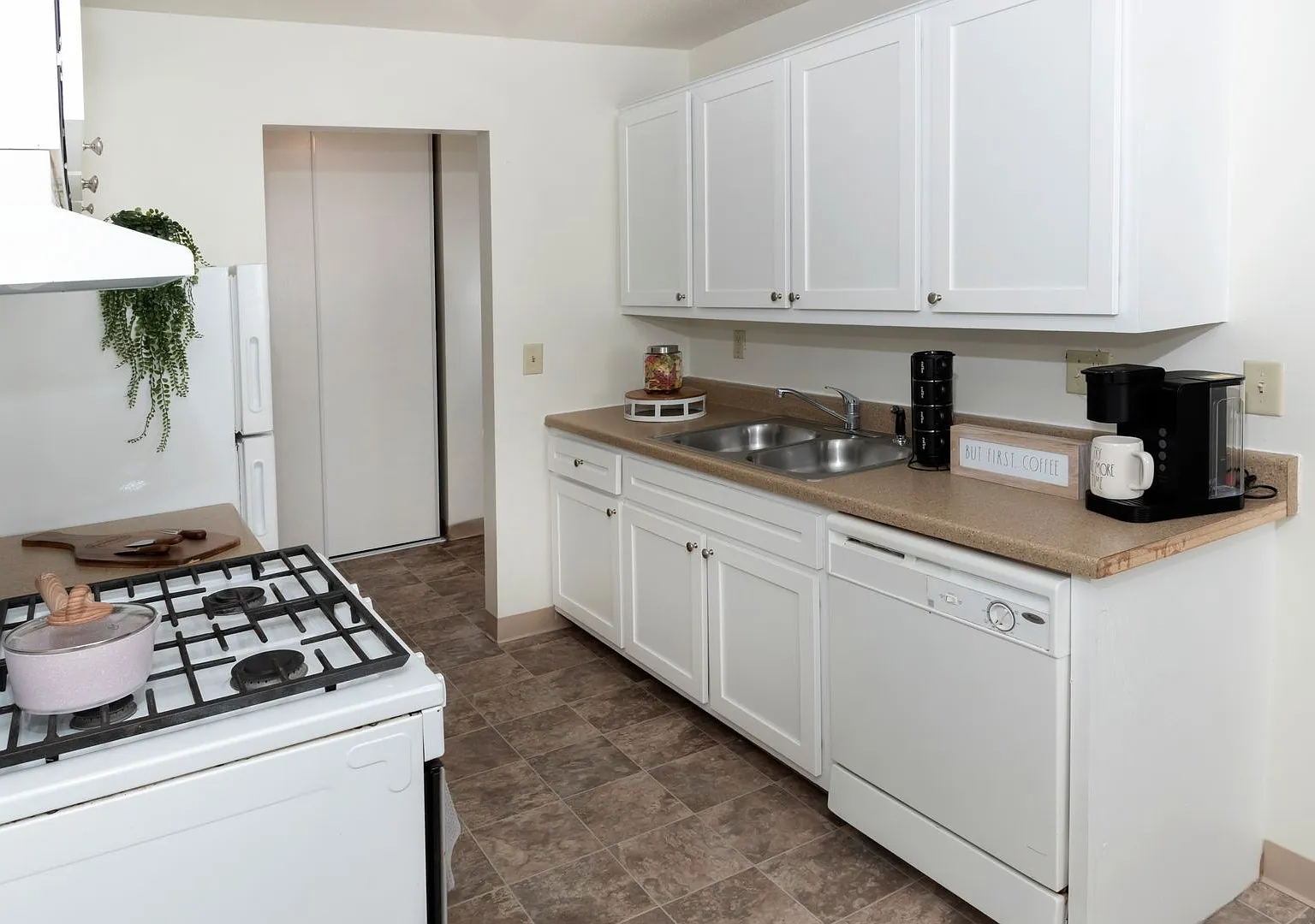 Wingate Apartments — Photo 3