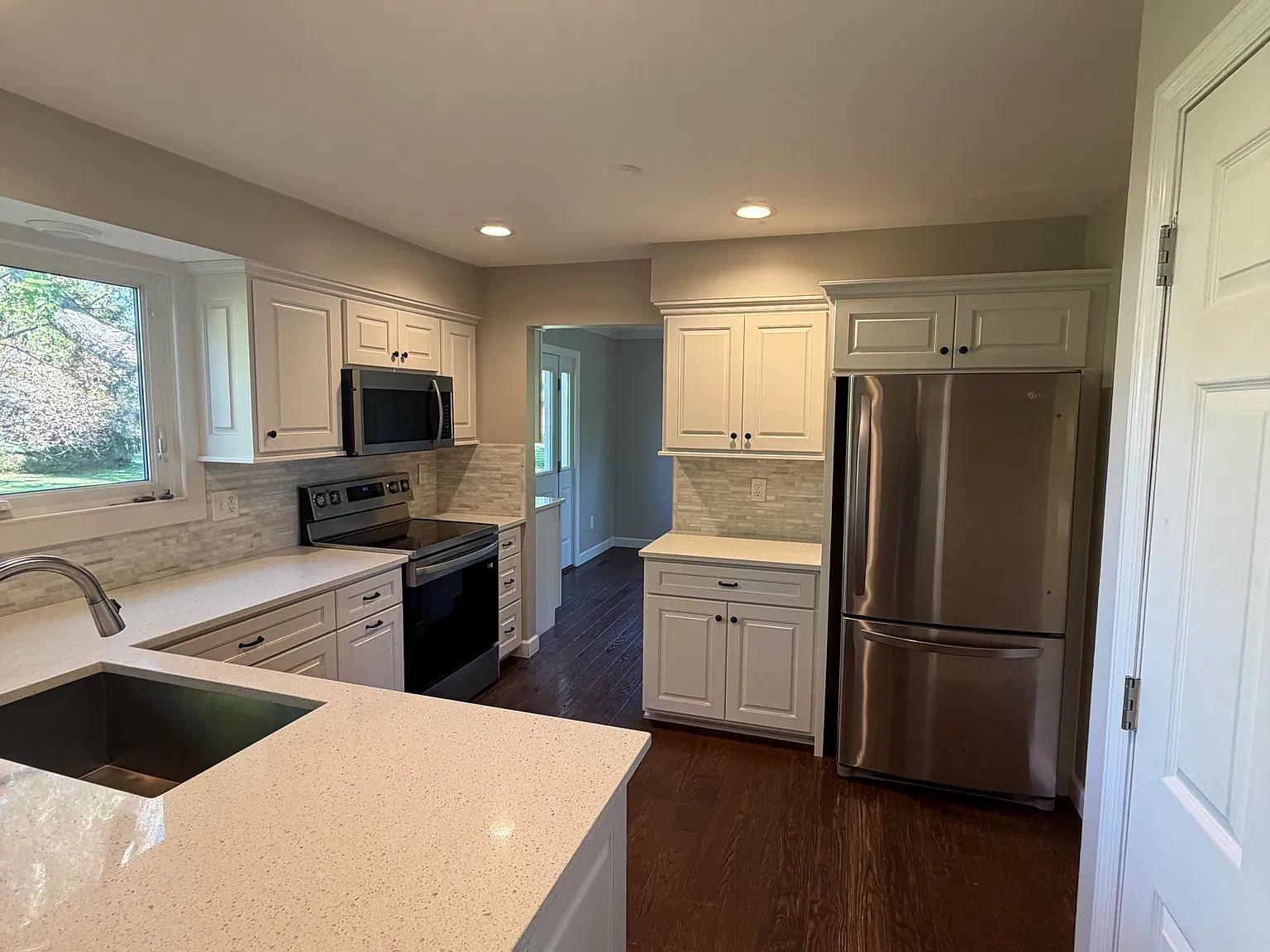 4 bed, 2.5 bath, 2578 sqft, $3,400 — Photo 2
