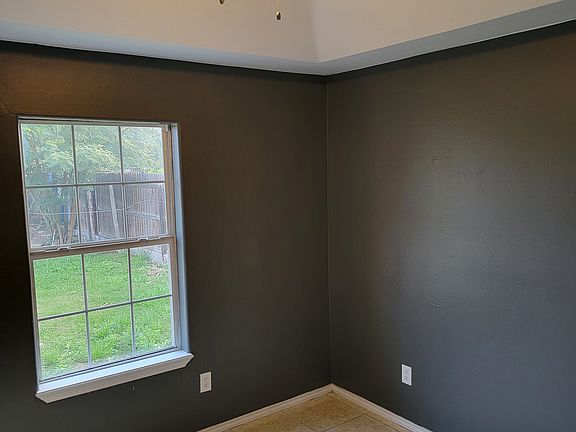 2nd image of 610 W Blue Jay Ave