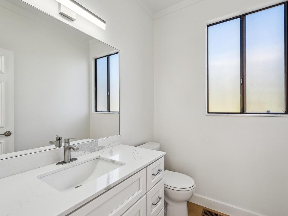 1st image of 11 Linda Vista Ave