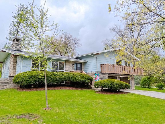 3rd image of 3945 N Woodbine Dr