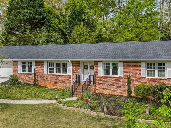 12 Wood Creek Dr, Taylors, SC 29687