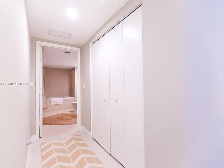 495 Brickell Ave #802 — Photo 2