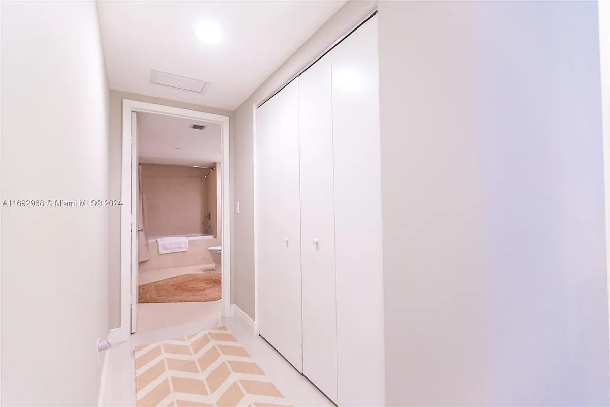Building Photo - 495 Brickell Ave #802