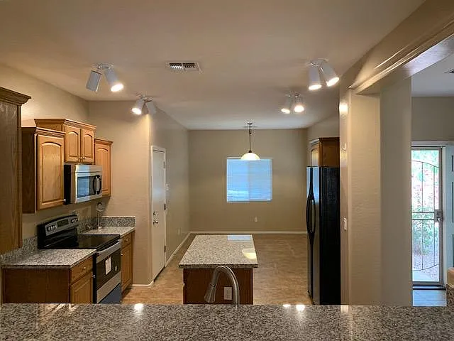 5245 W Shumway Farm Rd — Photo 8
