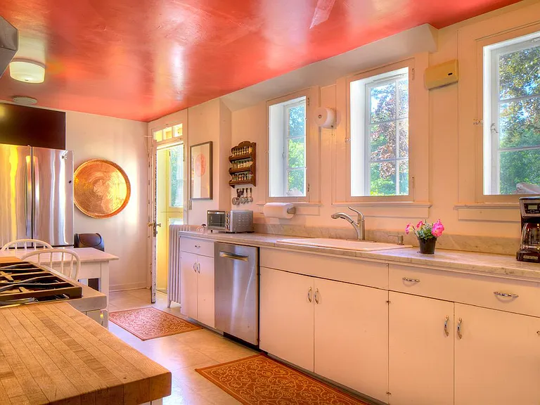 22 Castle Hill Ave — Photo 11