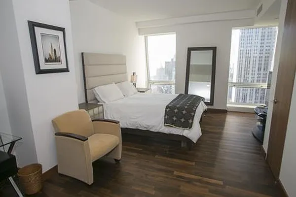 Rented by R New York | media 16