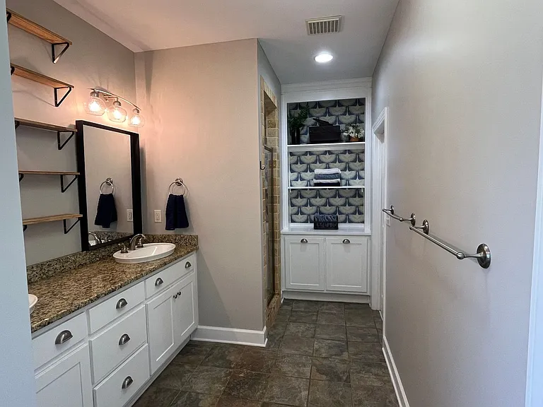 808 Old White Ln — Photo 20