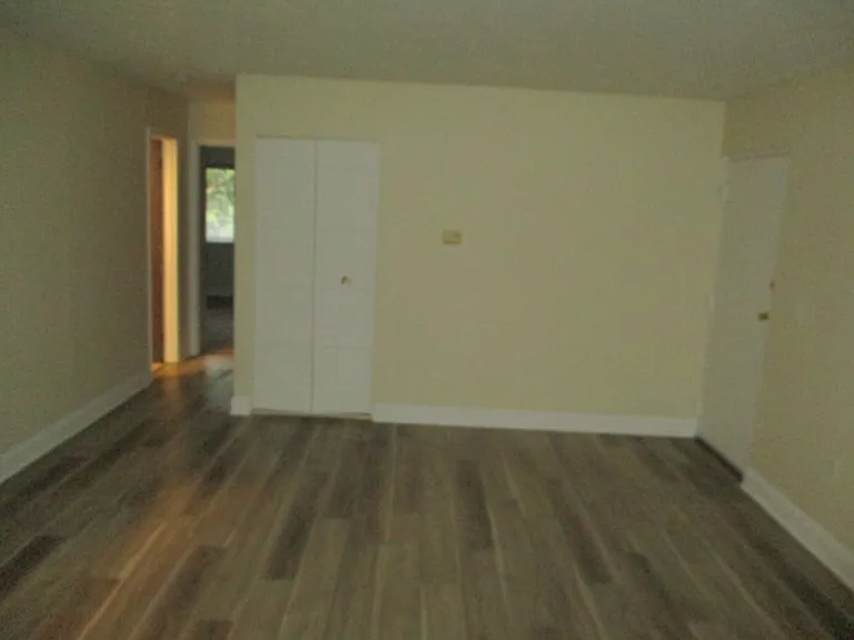 900 Kris Dr — Photo 3