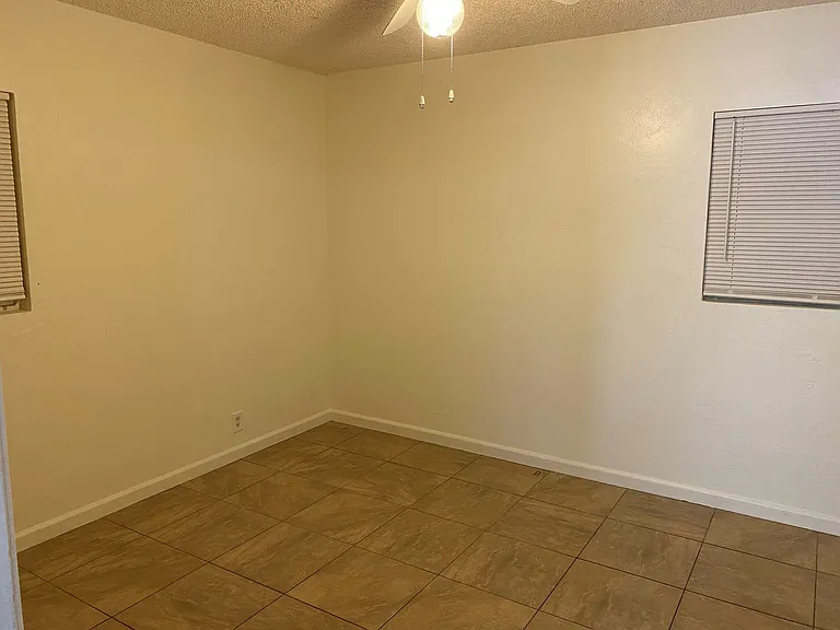 1105 Meredith Dr — Photo 8