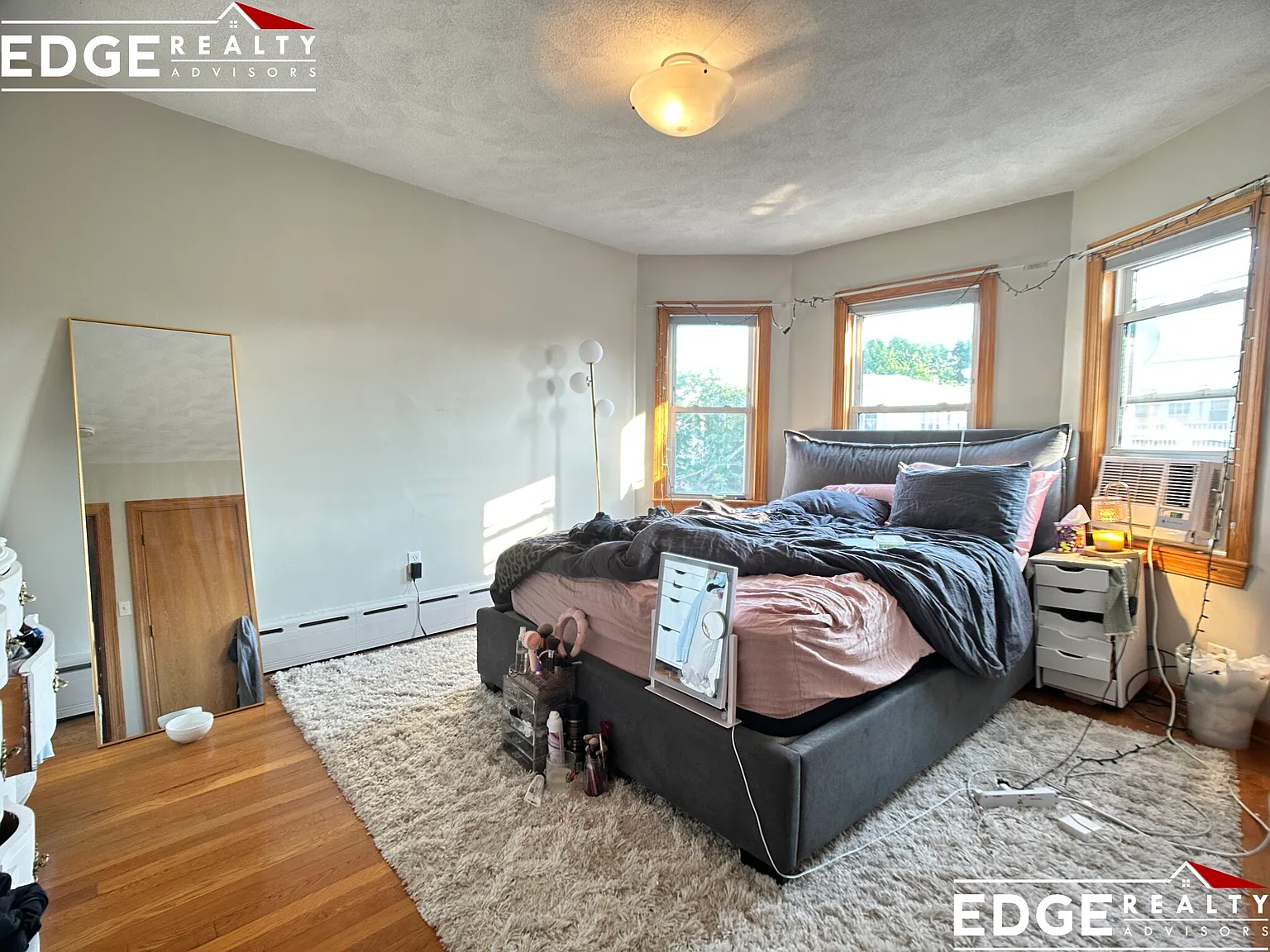 3 bed, 1300 sqft, $3,900 — Photo 3