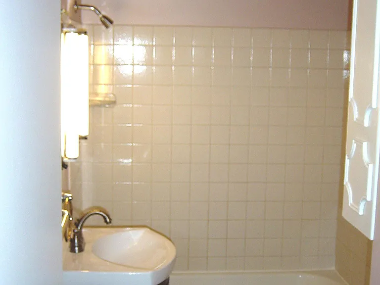 144 Taft Ave NE — Photo 4