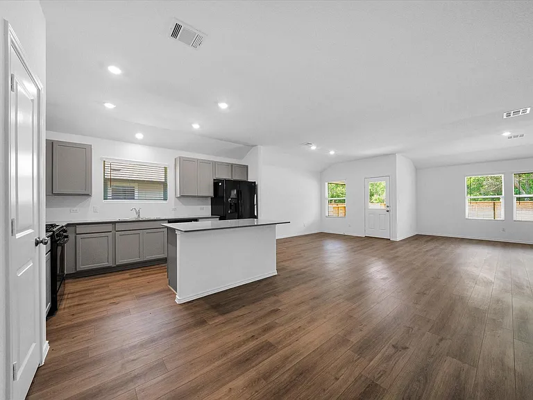 145 Crawford — Photo 5