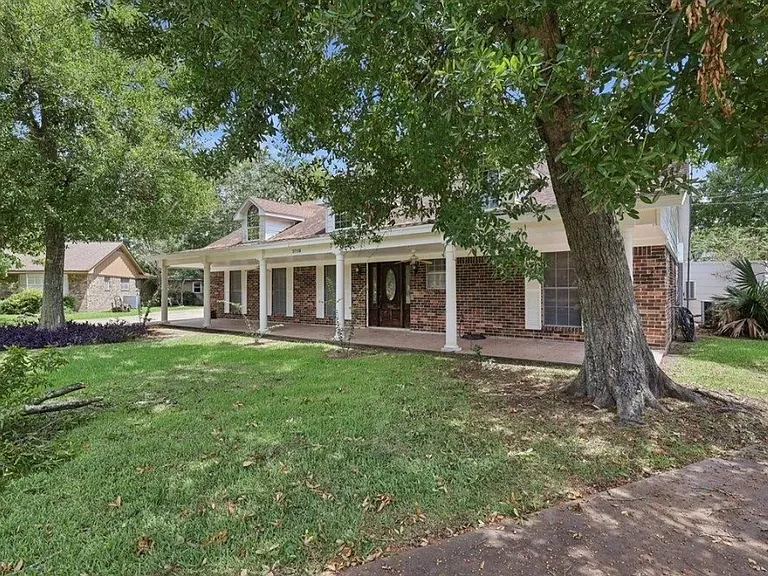 5710 Glasgow Ln — Photo 2