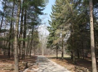 31982 W Treasure Island Dr, Hartland, WI 53029