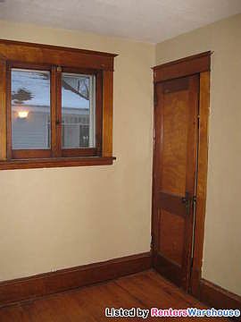 4th image of 992 1/2 Reaney Ave
