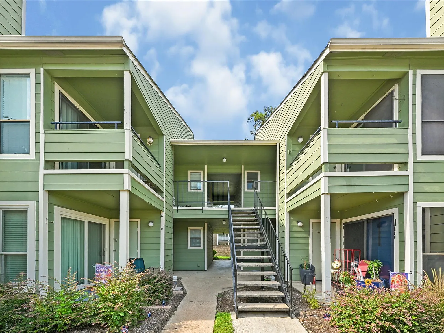 2 bed, 2.0 bath, 1044 sqft, $1,400 — Photo 3