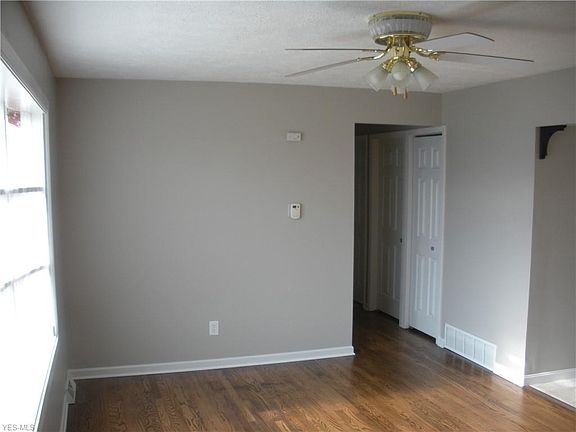 5th image of 832 Livermore Ln